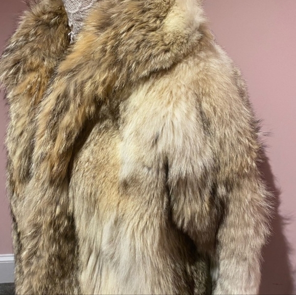 Kim Kardashian COYOTE FUR COAT - Picture 7 of 7